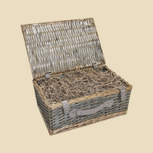 Load image into Gallery viewer, Lakeland Hampers Wicker Hamper